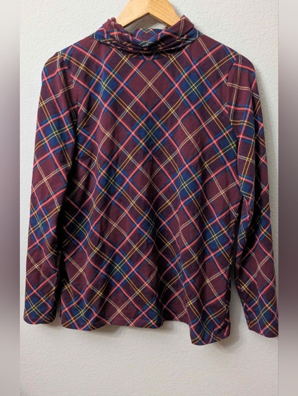 Women's Burgundy Plaid Turtleneck. Classic Plaid Style Size Medium